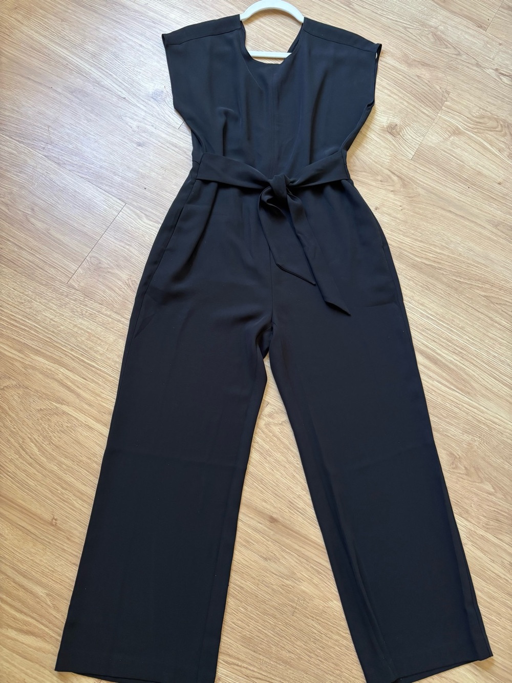 LOFT Cap Sleeve Tie Waist
Jumpsuit in black.